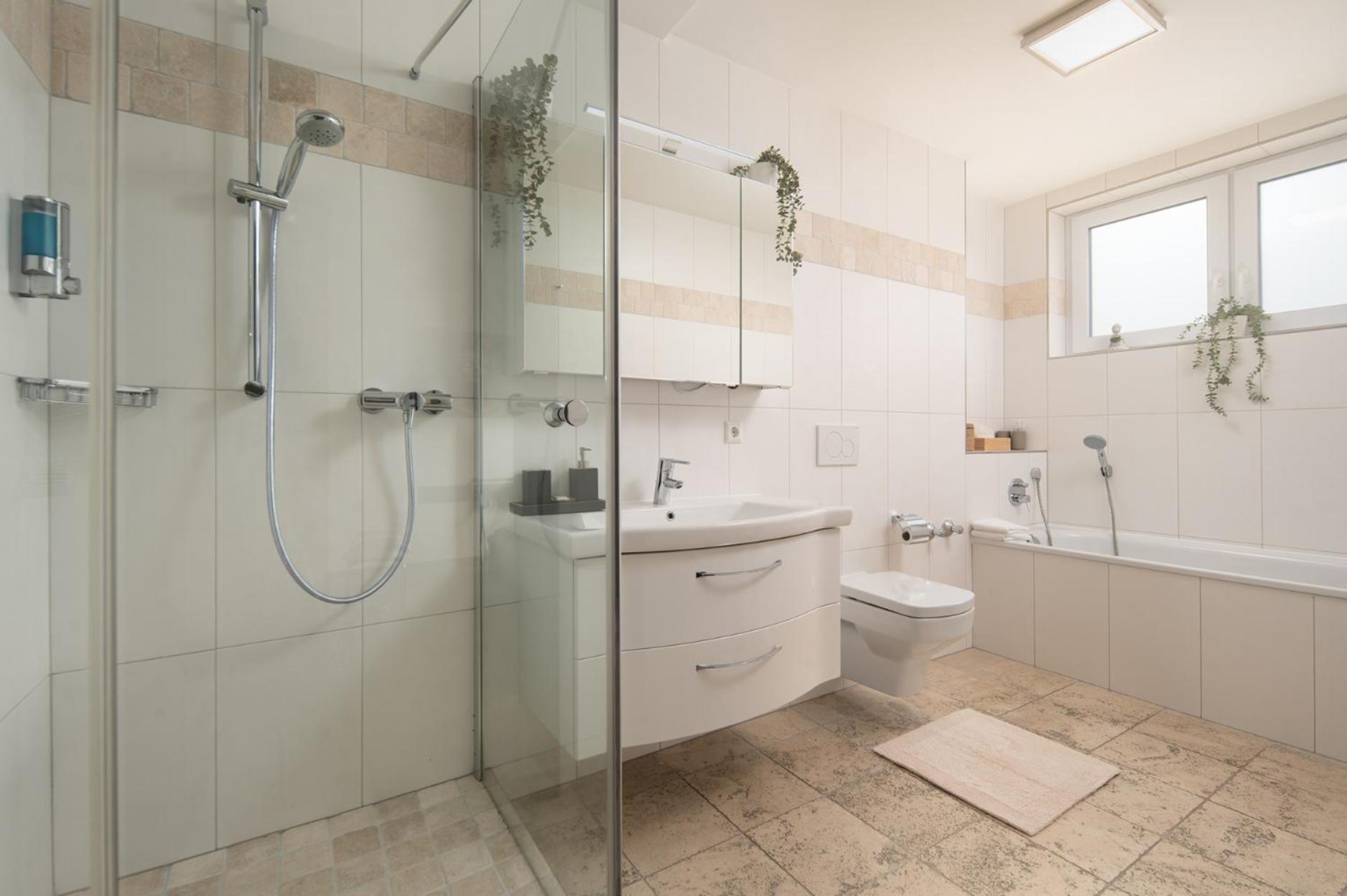 Hotel Vier Jahreszeiten Therme & Kliniken Bad Krozingen Naehe Freiburg & Schwarzwald Ideal Fuer Wellness Kur & Business Ausfluege 24H Check In- Wlan & Parken Gratis Εξωτερικό φωτογραφία